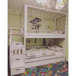 hoogslaper met veiligheidsnet en trap